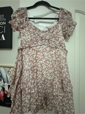 Francesca's Collections Pink Floral Puff Sleeve romper